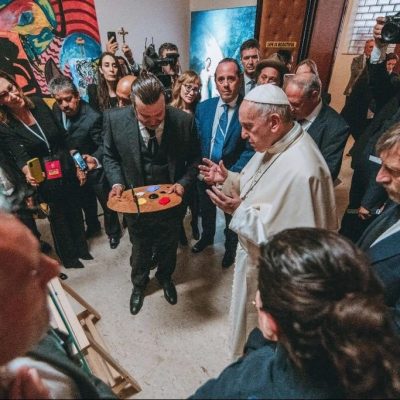 Pope Francis meeting and painting together with Domingo Zapata