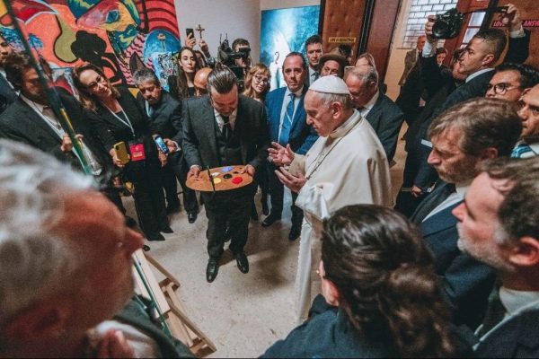 Pope Francis meeting and painting together with Domingo Zapata