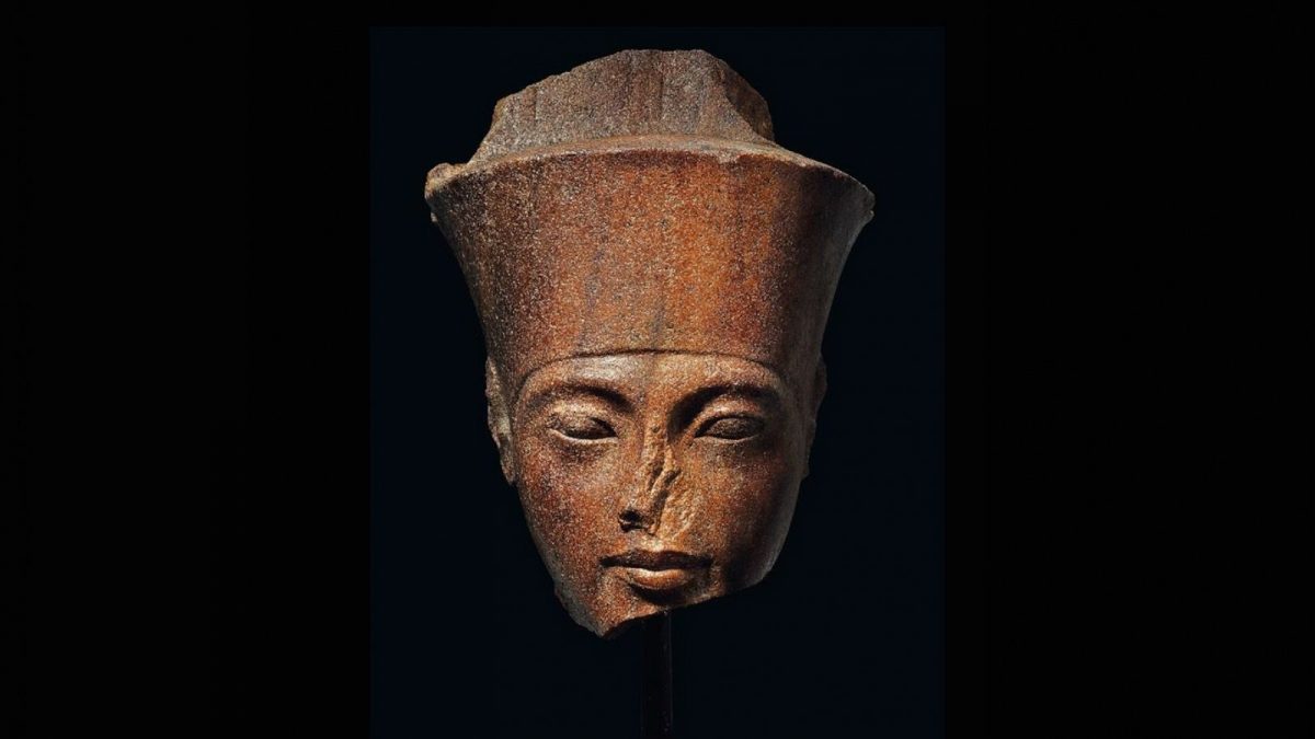 Front facing of bust of Tutankhamun