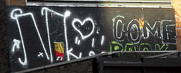 Countless fans of Bansky and Tarantino visited the graffiti. The work became world-famous, and each print of the graffiti was sold for around £ 1,000.
