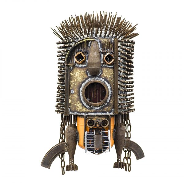 Mabunda uses rockets, pistols and other war objects to create wonderful sculptures that tell of African identity. This creative approach, which distinguishes him in the contemporary art scene, began in 1995.