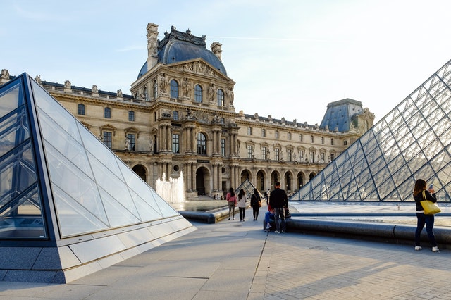 From the moment of reopening, the museum will have to work hard to rebuild a relationship with the French population. This way, the institution will guarantee a stable public for the Louvre.